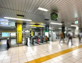 i都営新宿線「馬喰横山駅」