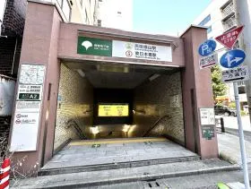 A2出入口から地上に出る