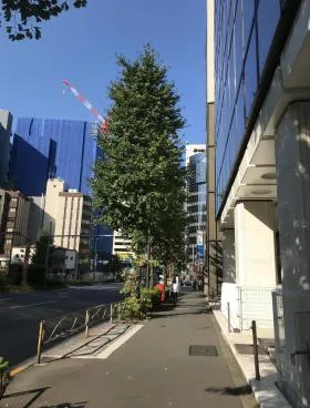 ヤクルト本社ビルの外観