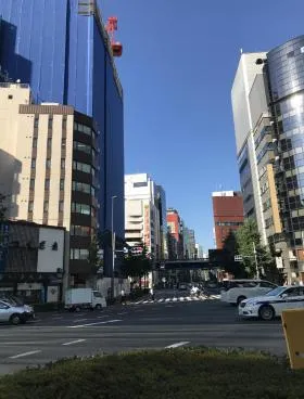 ヤクルト本社ビルの外観