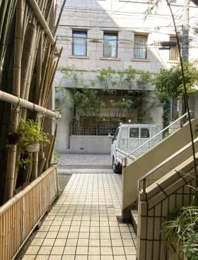 青山深見ビルの外観