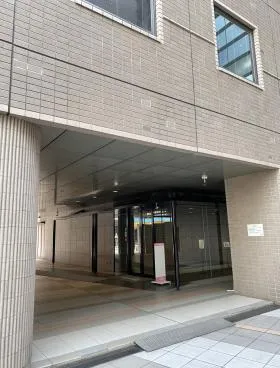 ステップ六本木ビルの外観