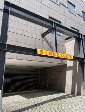 ステップ六本木ビルの外観