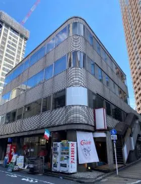 雄山閣ビルの外観