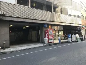 雄山閣ビルの外観