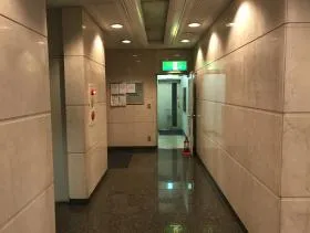 雄山閣ビルの外観
