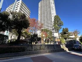 下に降りたら右に進む
