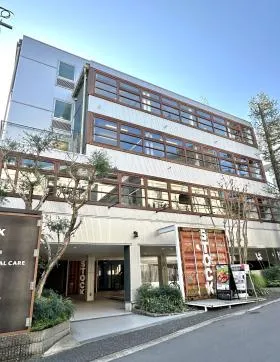 港区高輪2丁目ストレージタワービルの外観