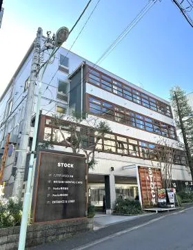 港区高輪2丁目ストレージタワービルの外観