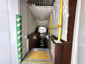 出入口2から地上に出る※出入口1の方が近いが閉鎖中