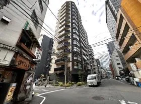 左に曲がれば当ビル着