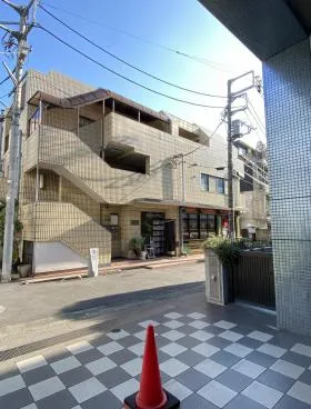 カミニートアネックスビルの外観