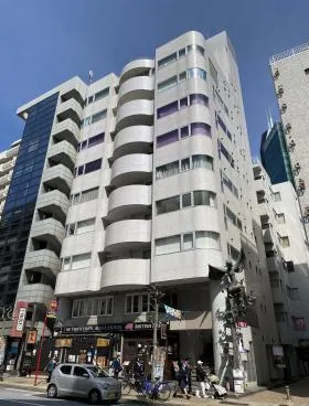 神宮外苑ビル2号館ビルの外観