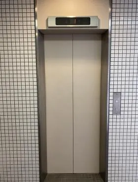神宮外苑ビル2号館ビルの外観