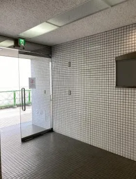 神宮外苑ビル2号館ビルの外観