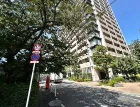 橋を渡り終えたら左に曲がる