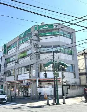 J・NACビルの外観