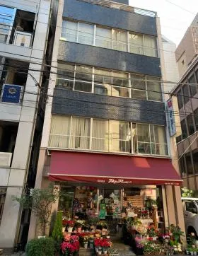 STビルの外観