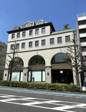ルクスエテルナビルの外観