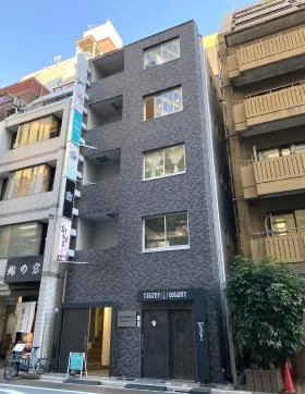 日本意安ビルの外観