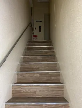 日本意安ビルの外観