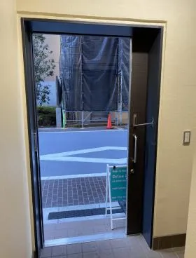 日本意安ビルの外観