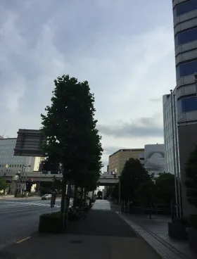 山万ビルの外観