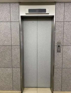 第四田町ビルの外観