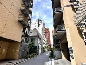 新宿ワープビルの外観