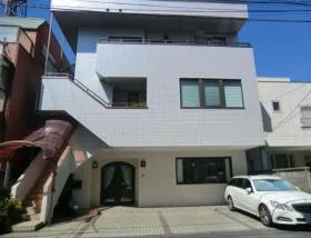 程塚ビルの外観