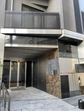 SIL西新宿 (旧:グランピア西新宿ビルの外観