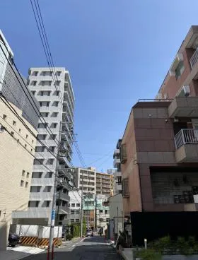 AND FIRST BLDビルの外観