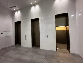 第1スカイビルの外観