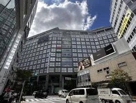 第1スカイビルの外観