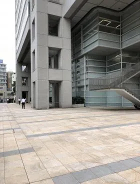 ニッセイアロマスクエアビルの外観