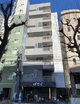 ルミエール御苑ビルの外観