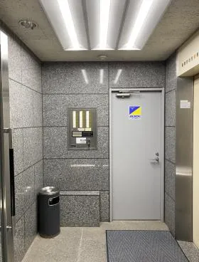 ルミエール御苑ビルの外観