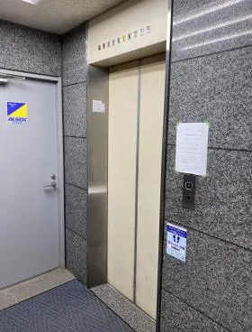 ルミエール御苑ビルの外観