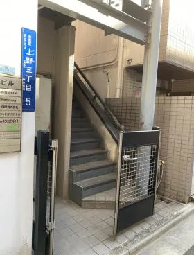 JSビルの外観