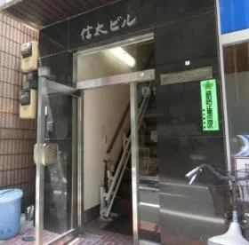 信太ビルの外観