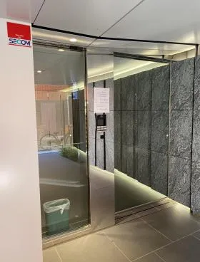 ネイ池袋ビルの外観