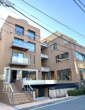 青山パインビレッジビルの外観