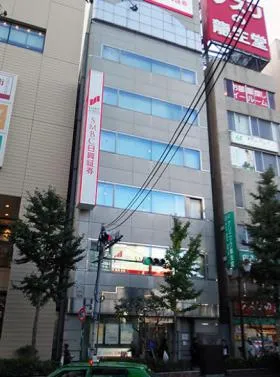 中野駅前ビルの外観