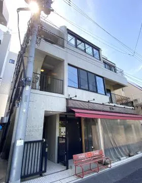 OMOTESANDO LABビルの外観