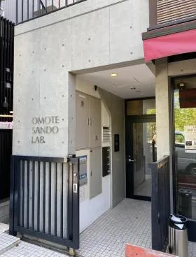 OMOTESANDO LABビルの外観
