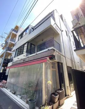OMOTESANDO LABビルの外観
