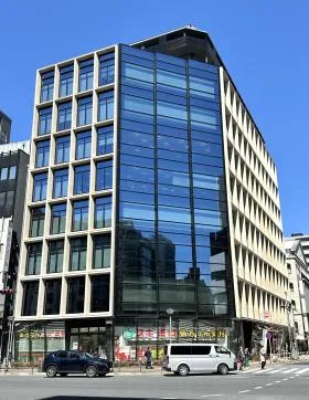 フロントプレイス四谷ビルの外観