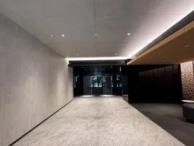 フロントプレイス四谷ビルの外観