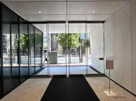 フロントプレイス四谷ビルの外観