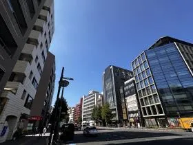 フロントプレイス四谷ビルの外観